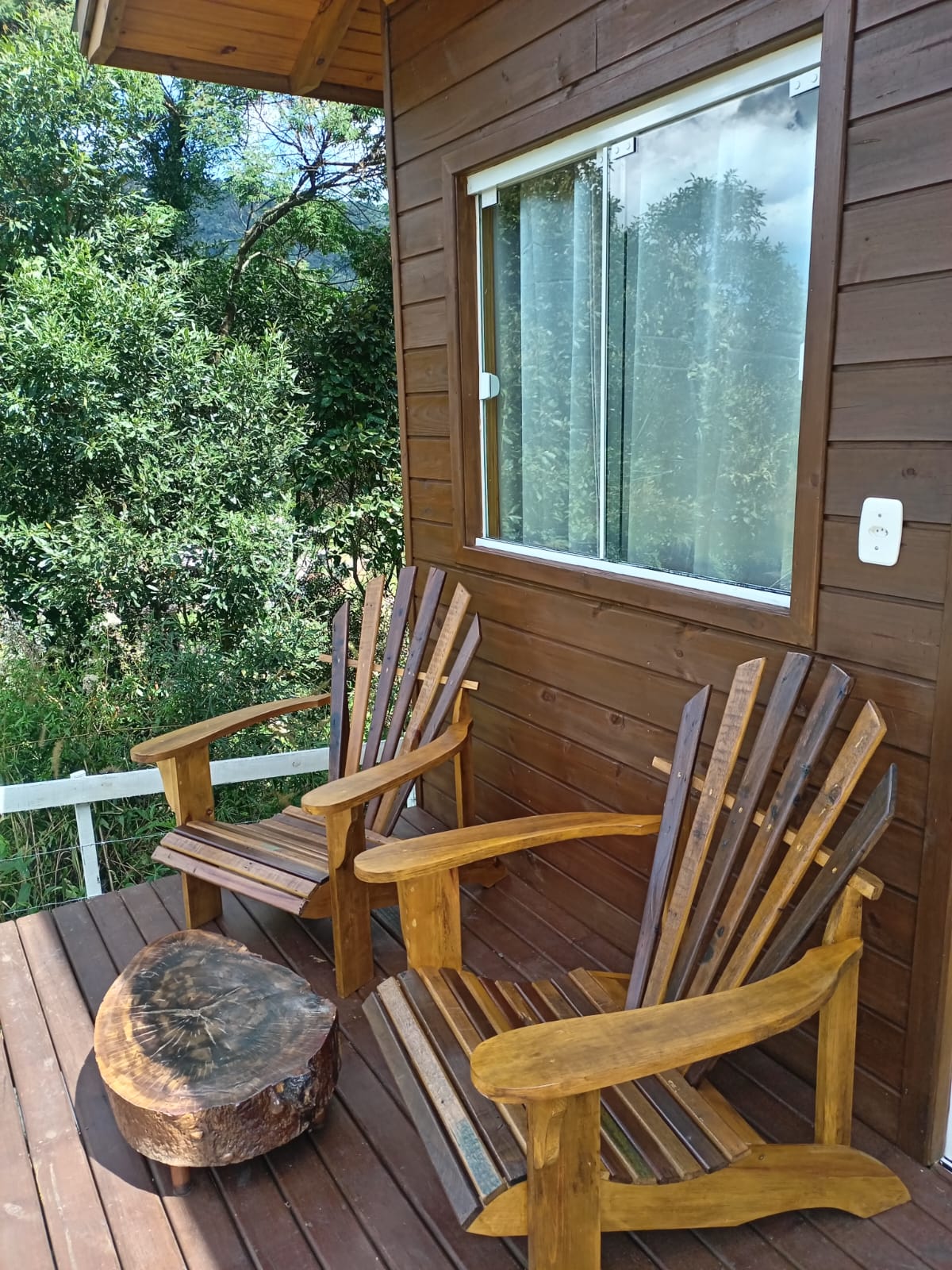 Cabana Pôr do Sol - entrada com deck e luzes